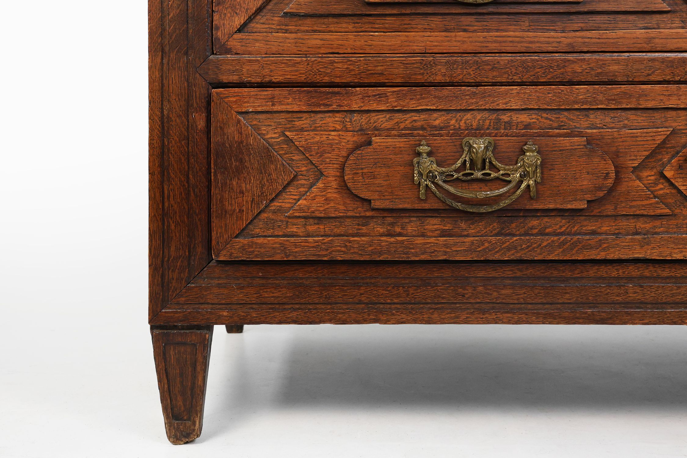 Antique hand crafted en carved chest of drawers in oak, ca. 1800 thumbnail